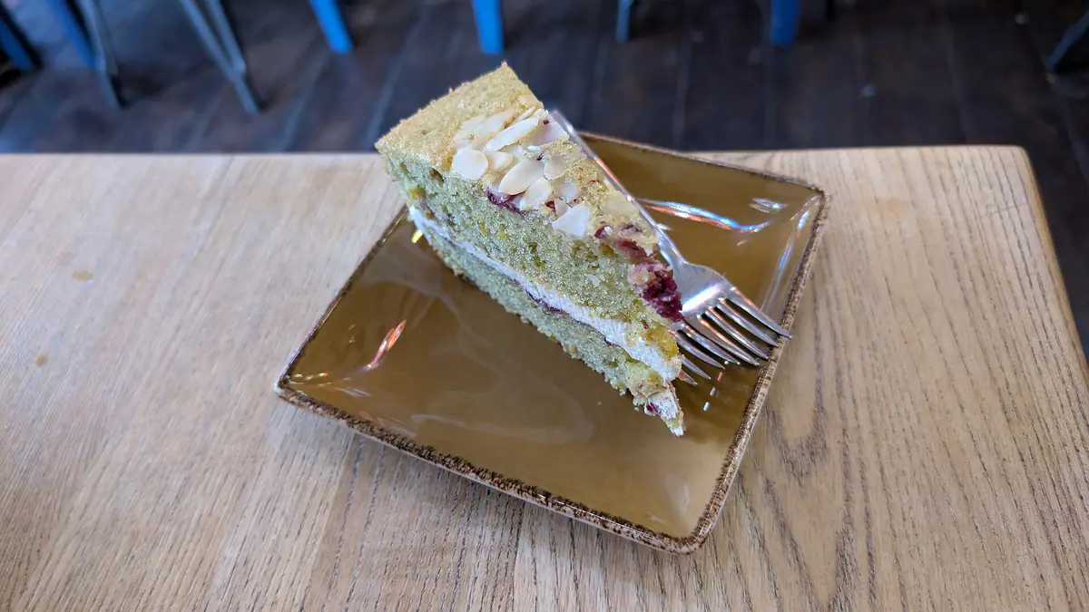 Cake World By Georgy – cake shop in Crawley town centre